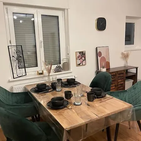 Schoene 2 Kingsize-bett Apartamento